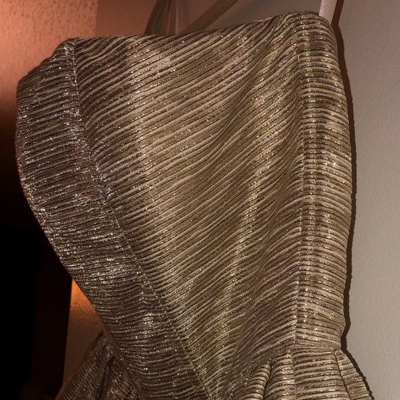 Holiday Dress Gold metallic.NWT - Picture 2 of 5